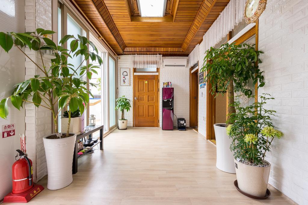 Yours Guesthouse In Tongyeong Dış mekan fotoğraf